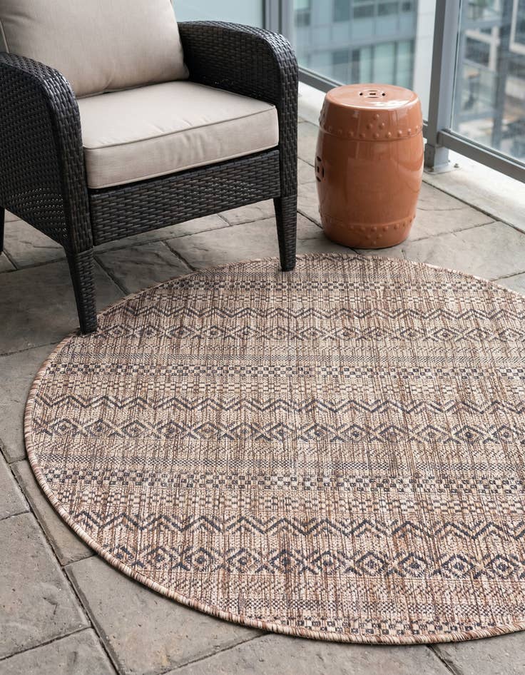 Detail image of 3' x 3' Easy-Clean Striped Indoor / Outdoor Round Rug