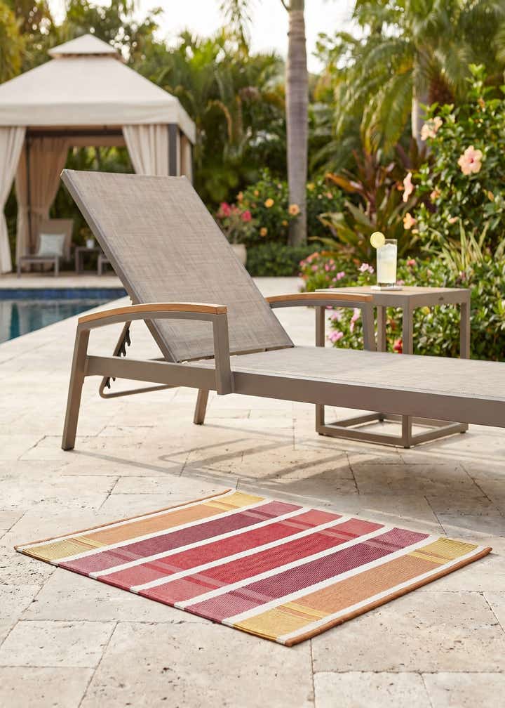 2' x 3' Easy-Clean Striped Indoor / Outdoor Rug