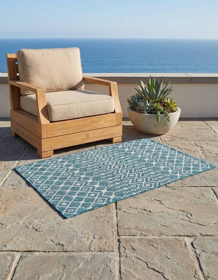 Detail image of 3' x 5' 3 Easy-Clean Lattice Indoor / Outdoor Rug