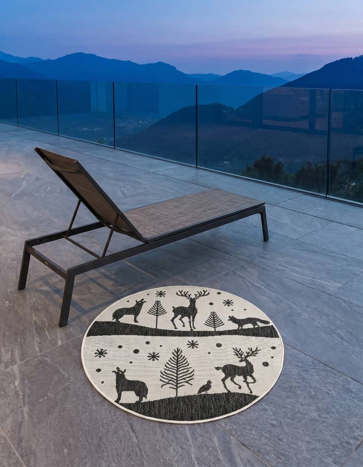 Detail image of 3' x 3' Easy-Clean Holiday Indoor / Outdoor Round Rug