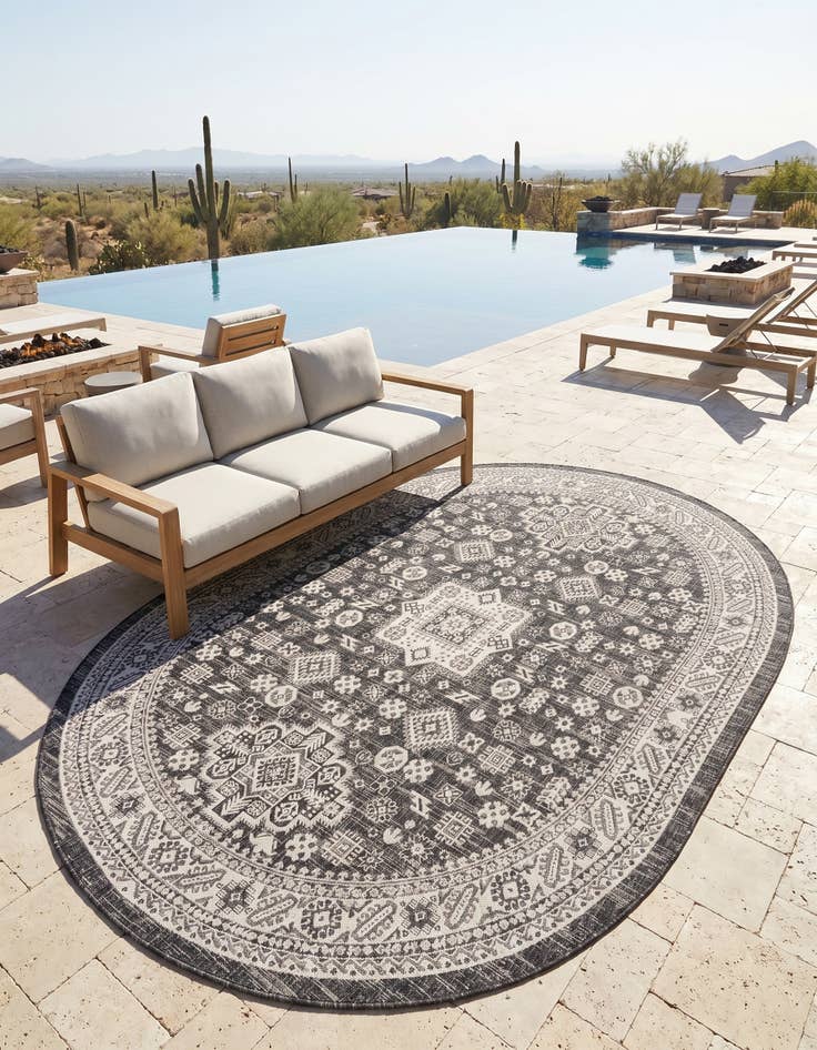 Detail image of 7' 10 x 10' Easy-Clean Aztec Indoor / Outdoor Oval Rug