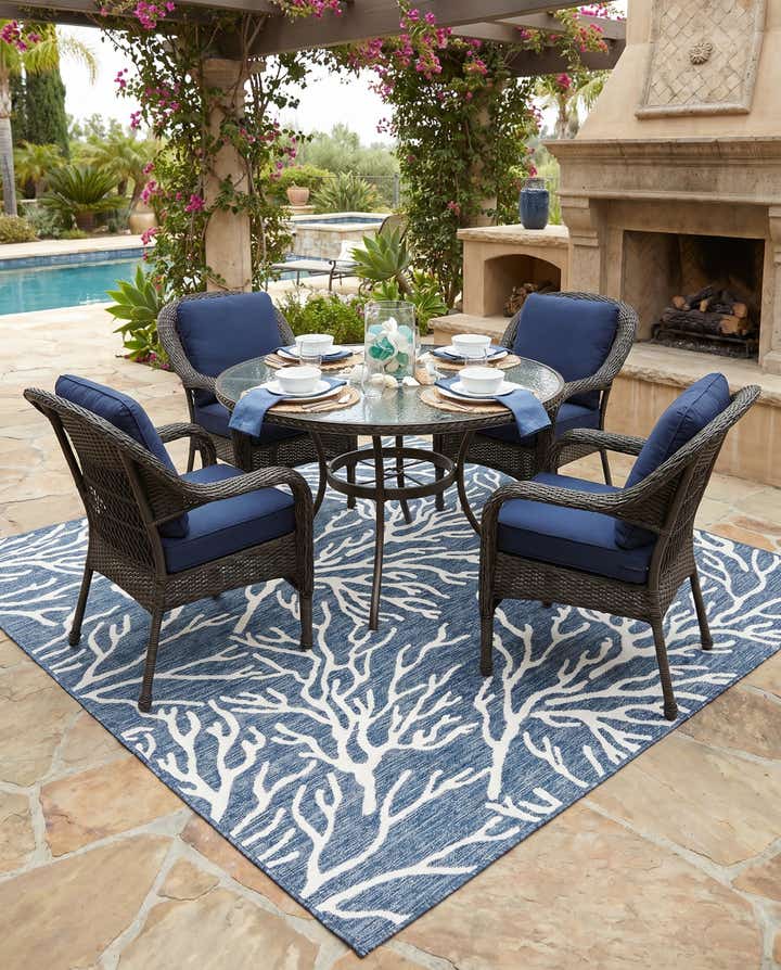 7' 10 x 7' 10 Easy-Clean Coastal Indoor / Outdoor Square Rug