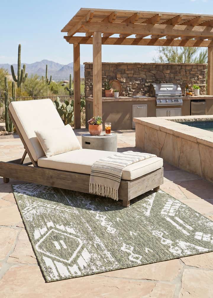 4' x 6' Easy-Clean Bohemian Indoor / Outdoor Rug