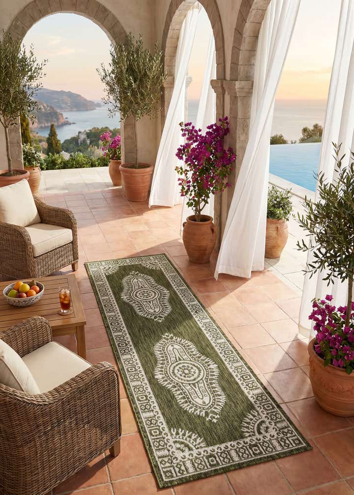 2' x 6' Easy-Clean Traditional Indoor / Outdoor Runner Rug