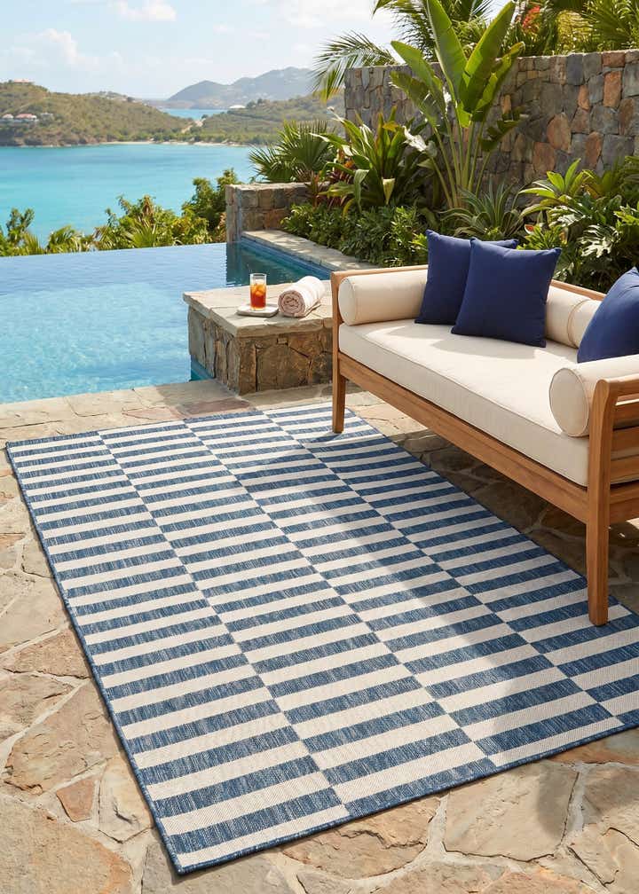 5' 3 x 8' Easy-Clean Ribbon Indoor / Outdoor Rug