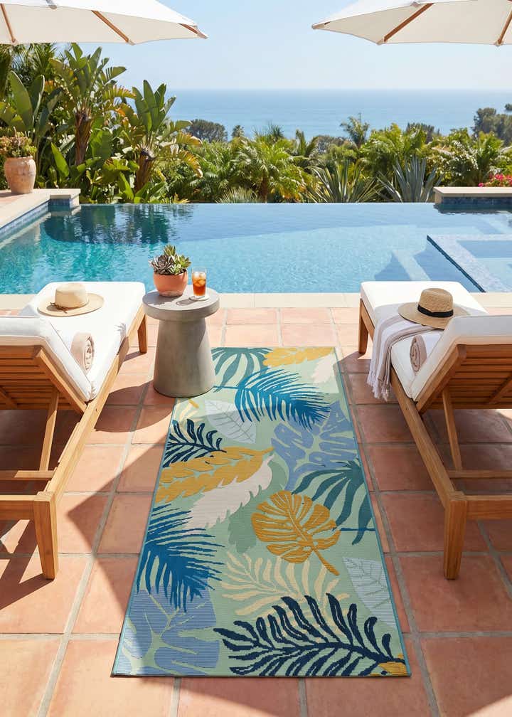 2' 7 x 5' 3 Easy-Clean Botanical Indoor / Outdoor Runner Rug