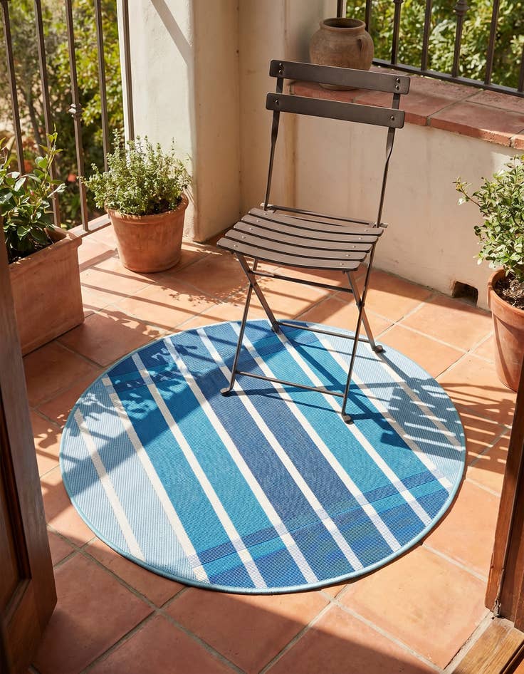 Detail image of 3' x 3' Easy-Clean Ribbon Indoor / Outdoor Round Rug