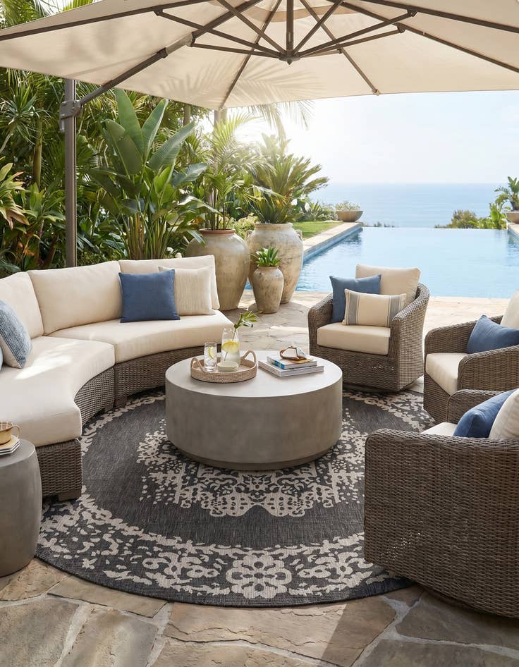 Detail image of 10' x 10' Easy-Clean Traditional Indoor / Outdoor Round Rug