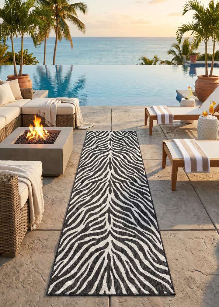 2' 7 x 10' Easy-Clean Safari Indoor / Outdoor Runner Rug
