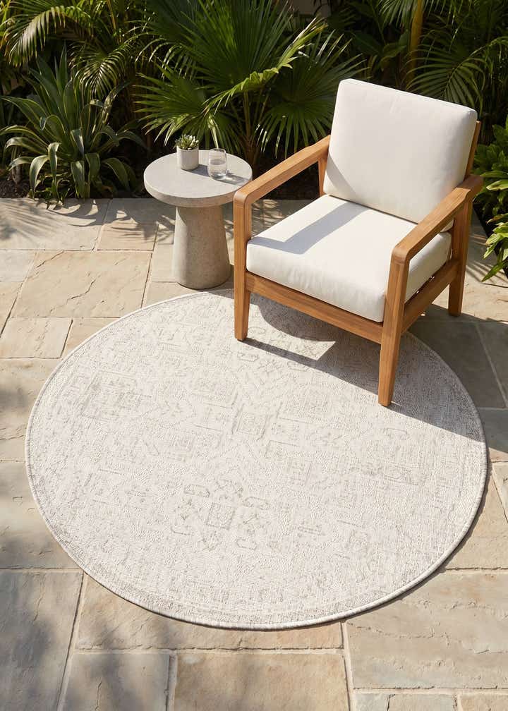 4' x 4' Easy-Clean Aztec Indoor / Outdoor Round Rug