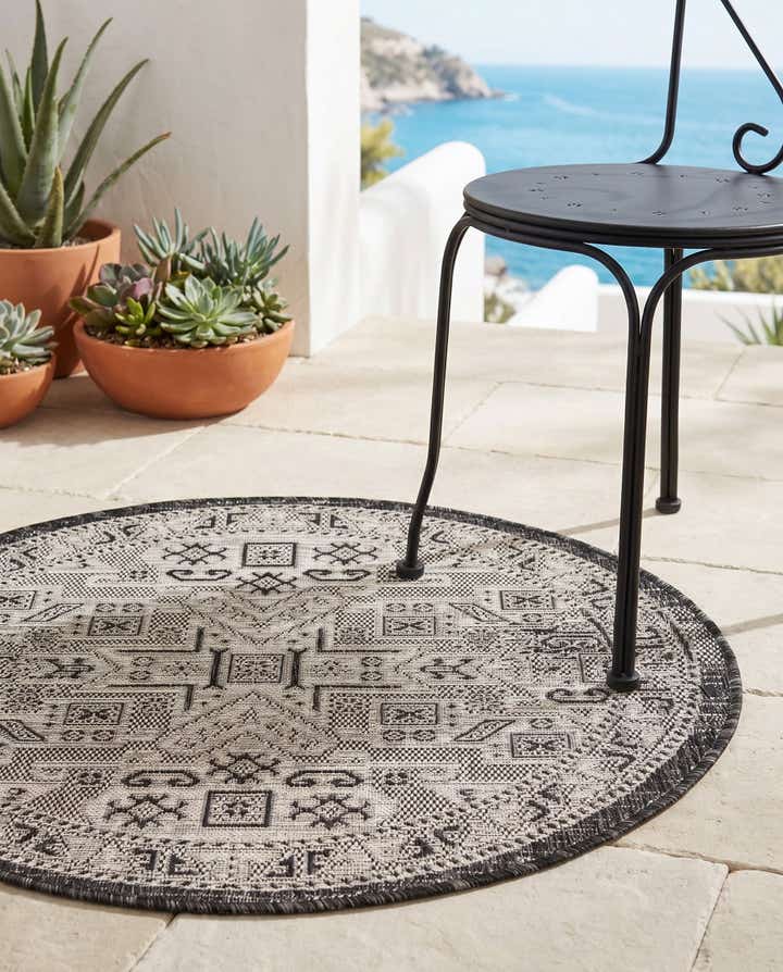 3' x 3' Easy-Clean Aztec Indoor / Outdoor Round Rug