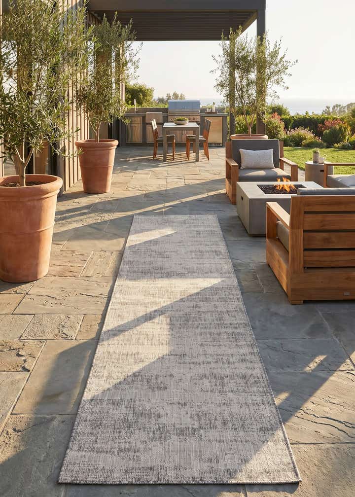 2' 7 x 10' Easy-Clean Modern Indoor / Outdoor Runner Rug