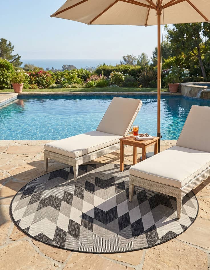 Detail image of 6' x 6' Easy-Clean Modern Indoor / Outdoor Round Rug