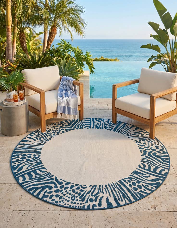 Detail image of 6' x 6' Easy-Clean Safari Indoor / Outdoor Round Rug