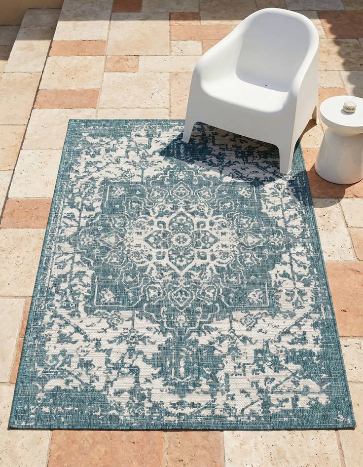 Detail image of 4' x 6' Easy-Clean Jill Zarin Dubai Indoor / Outdoor Rug
