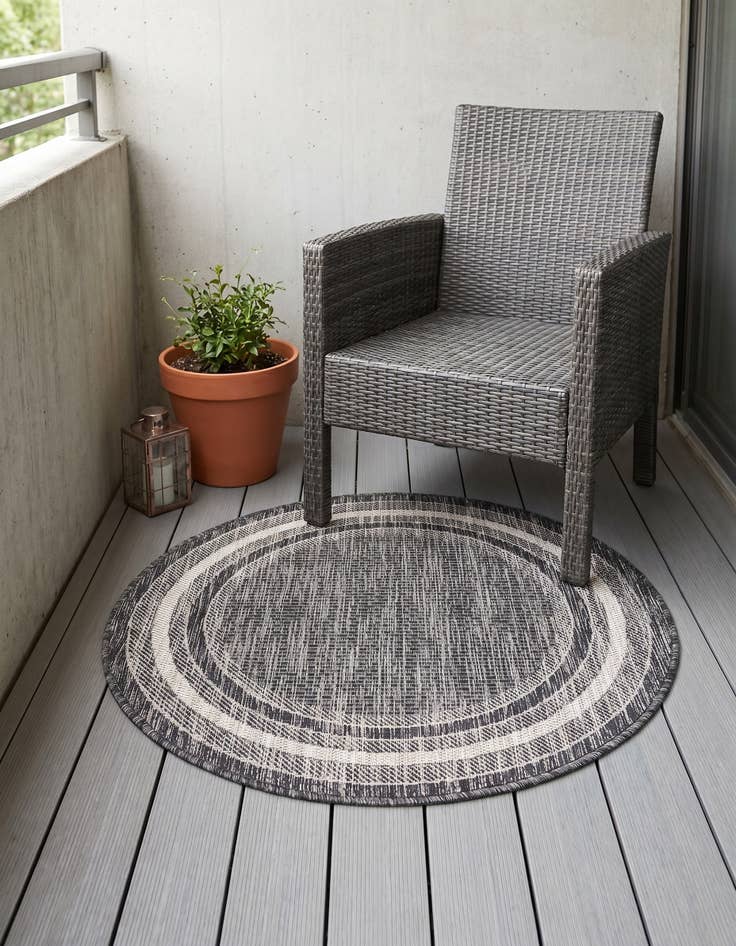 Detail image of 3' x 3' Easy-Clean Border Indoor / Outdoor Round Rug