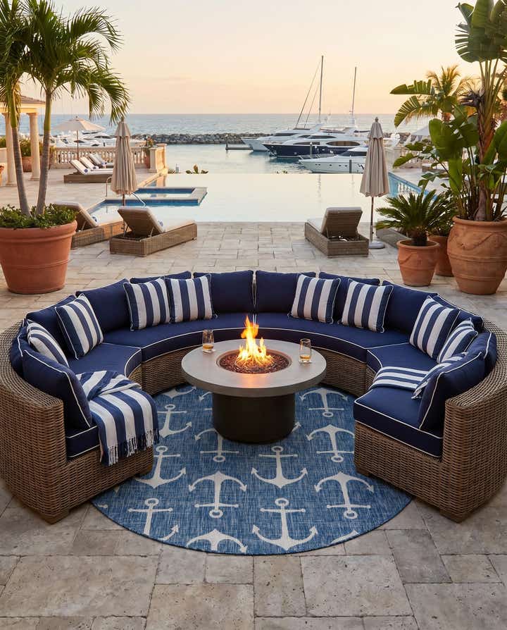 7' 10 x 7' 10 Easy-Clean Coastal Indoor / Outdoor Round Rug