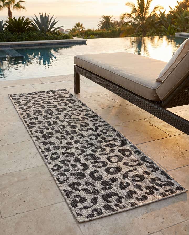 2' x 6' Easy-Clean Safari Indoor / Outdoor Runner Rug