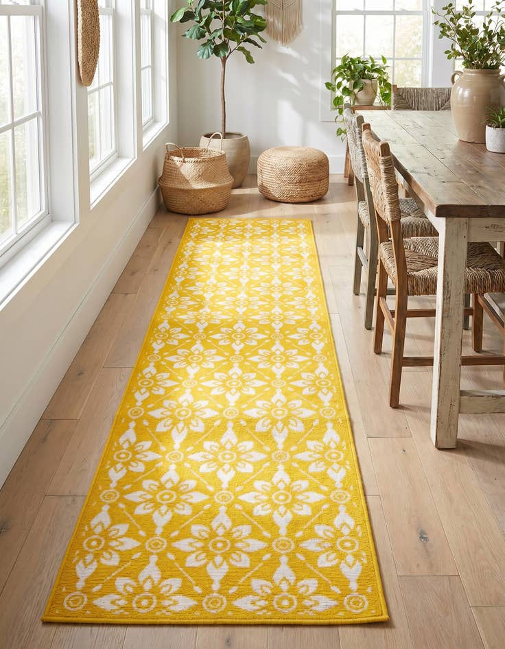 Detail image of 2' 7 x 12' Easy-Clean Trellis Indoor / Outdoor Runner Rug