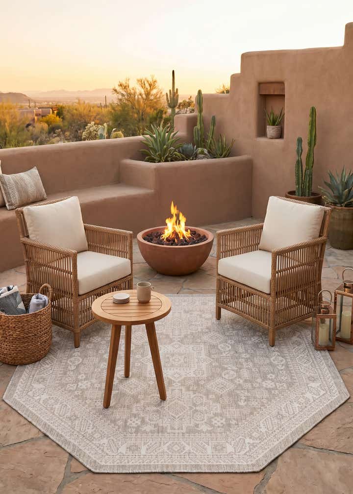 7' 10 x 7' 10 Easy-Clean Aztec Indoor / Outdoor Octagon Rug