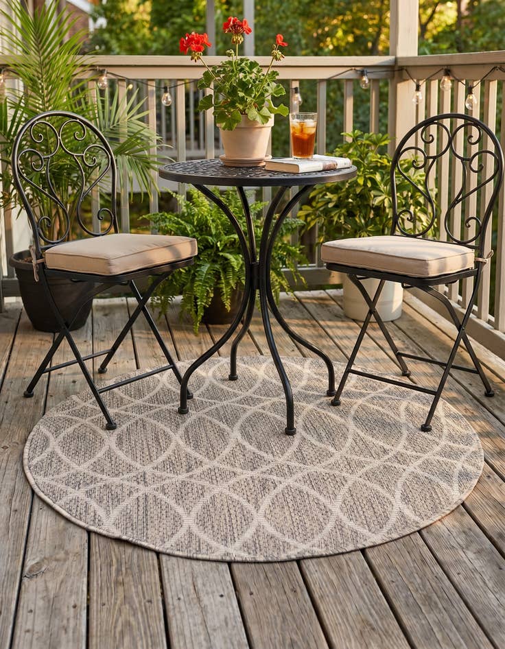 Detail image of 3' x 3' Easy-Clean Trellis Indoor / Outdoor Round Rug