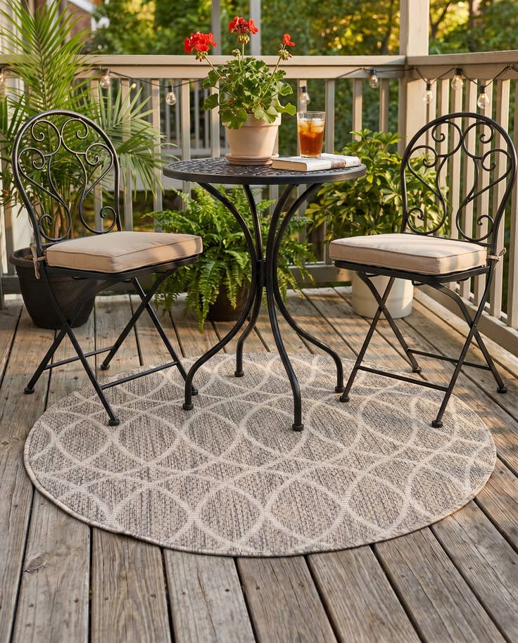 Detail image of 3' x 3' Easy-Clean Lattice Indoor / Outdoor Round Rug