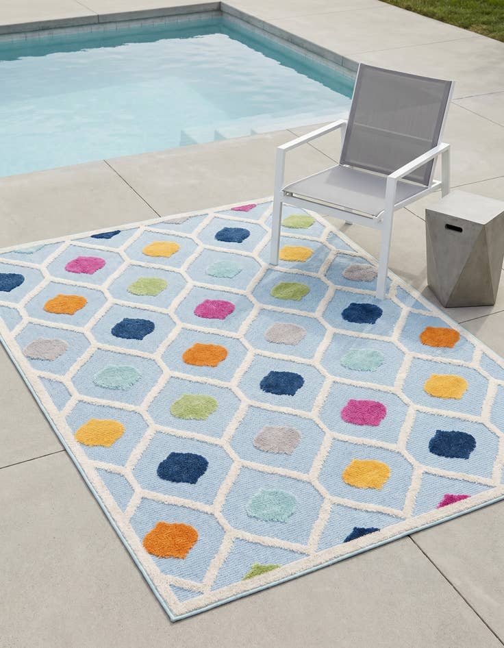 Detail image of 4' x 6' Easy-Clean Aruba Indoor / Outdoor Rug