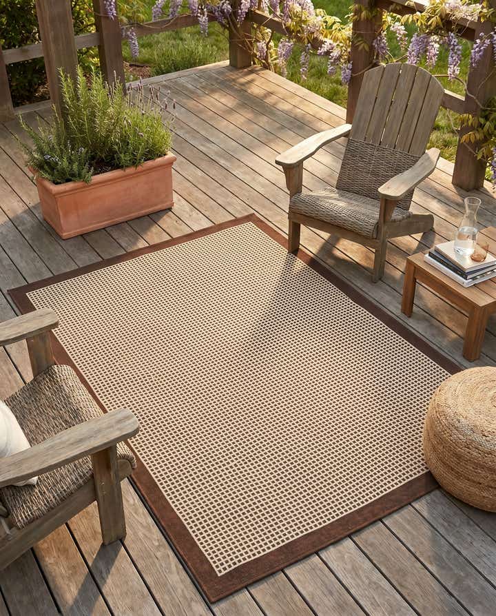 5' x 7' Easy-Clean Border Indoor / Outdoor Rug