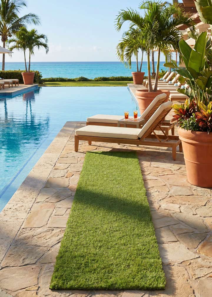 2' 7 x 12' Easy-Clean Grass Indoor / Outdoor Runner Rug