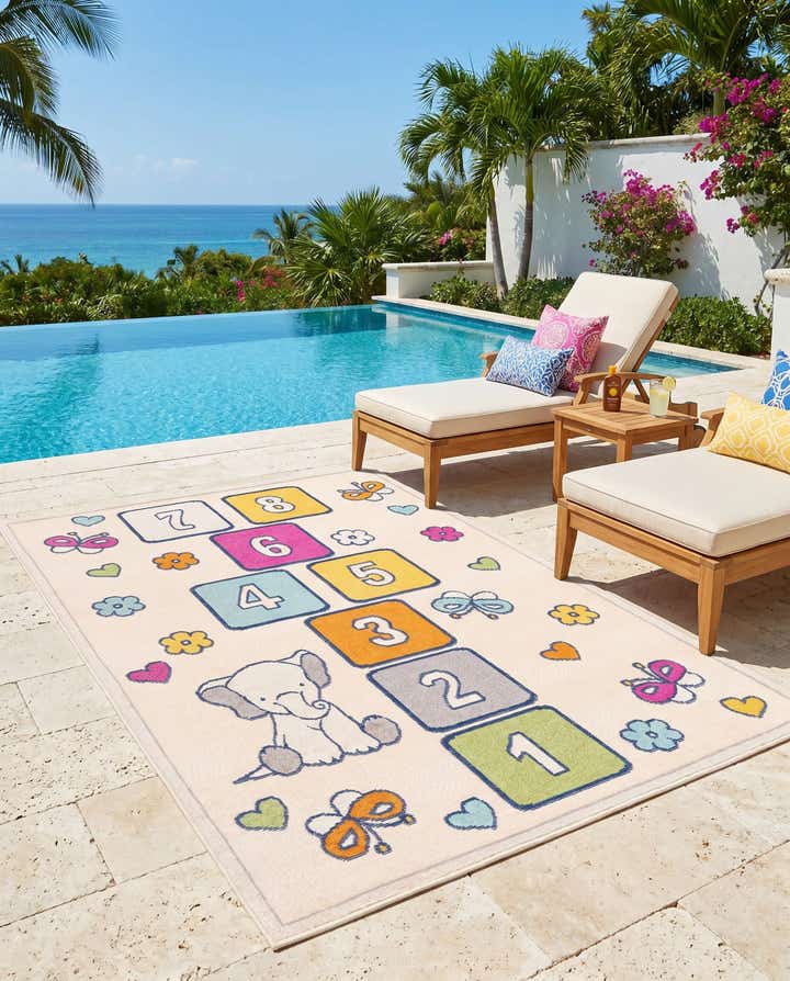 5' 3 x 7' 7 Easy-Clean Indoor / Outdoor Rug