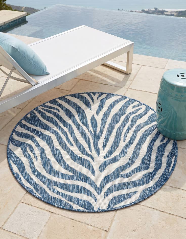 Detail image of 3' x 3' Easy-Clean Safari Indoor / Outdoor Round Rug