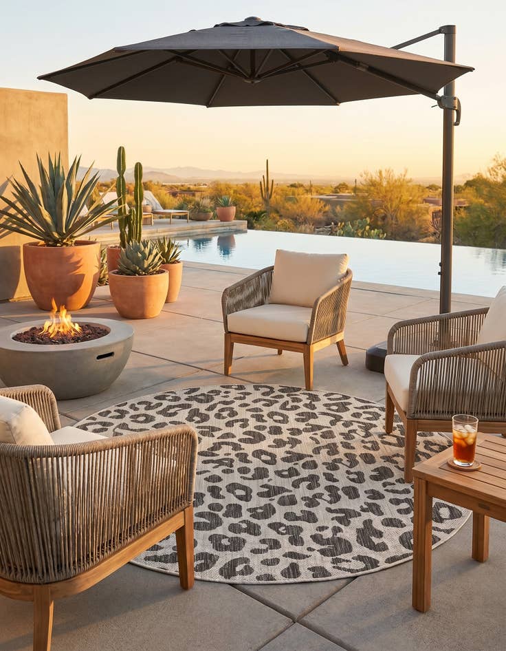 Detail image of 5' 3 x 5' 3 Easy-Clean Safari Indoor / Outdoor Round Rug