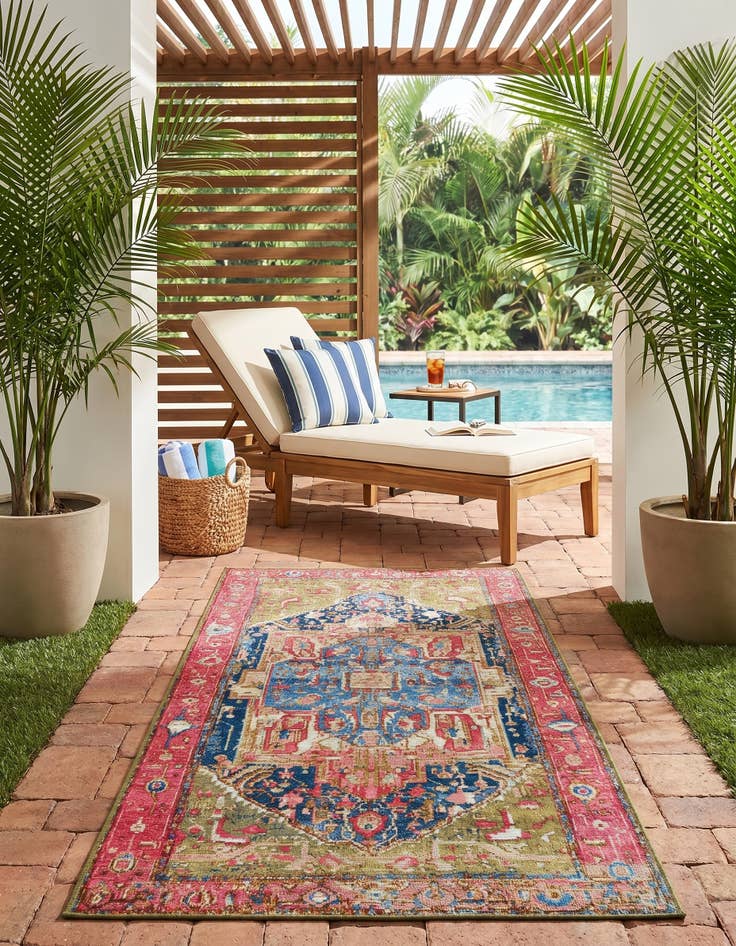 Detail image of 2' 7 x 5' 3 Easy-Clean Traditional Indoor / Outdoor Runner Rug