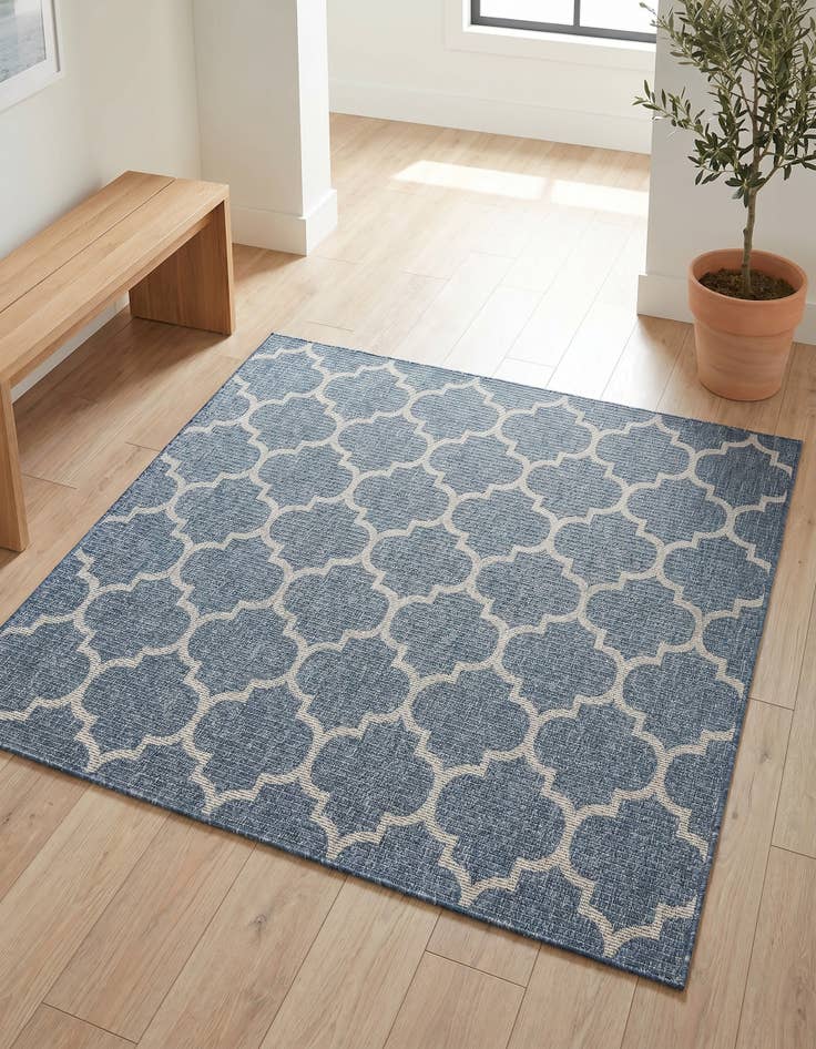 Detail image of 6' x 6' Easy-Clean Lattice Indoor / Outdoor Square Rug
