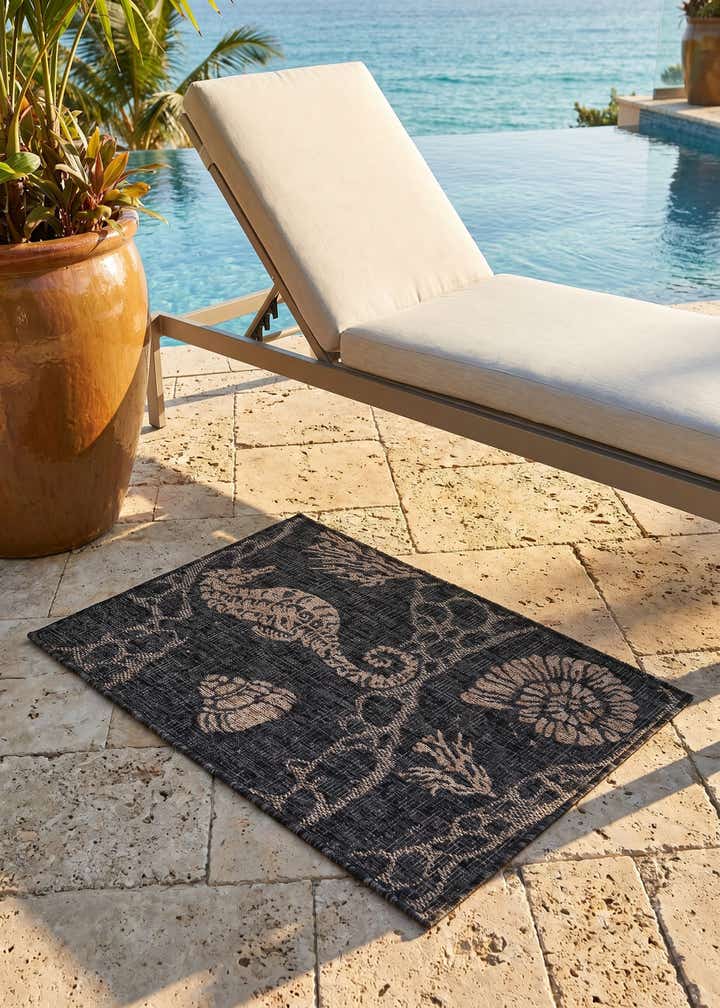 2' x 3' Easy-Clean Coastal Indoor / Outdoor Rug