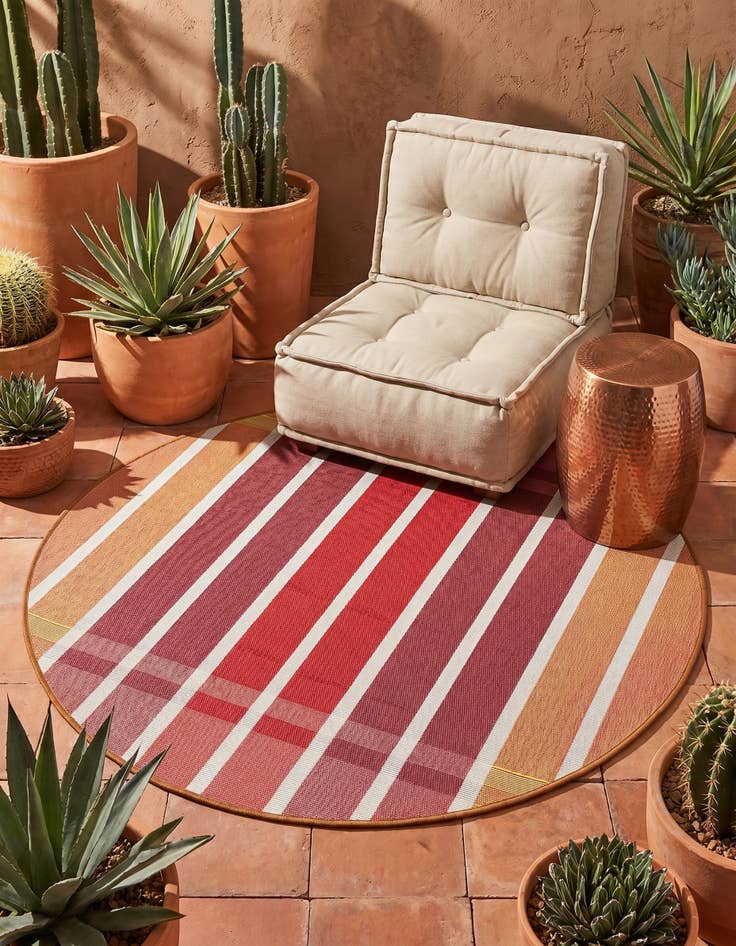 Detail image of 4' x 4' Easy-Clean Striped Indoor / Outdoor Round Rug
