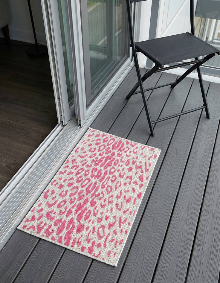Detail image of 2' x 3' Easy-Clean Safari Indoor / Outdoor Rug