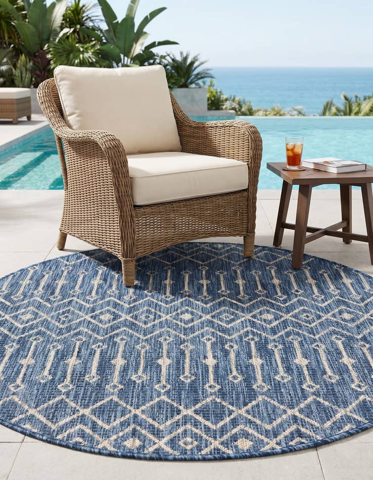 Detail image of 4' x 4' Easy-Clean Lattice Indoor / Outdoor Round Rug