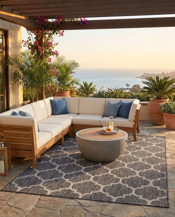 5' 3 x 8' Easy-Clean Lattice Indoor / Outdoor Rug