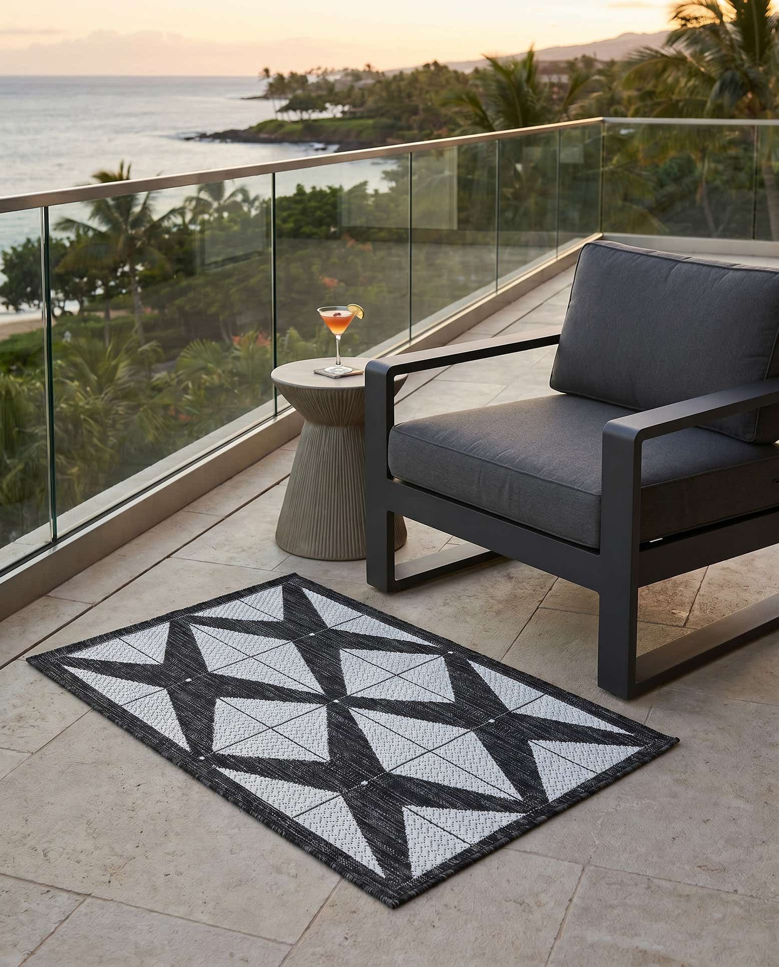 2' x 3' Easy-Clean Modern Indoor / Outdoor Rug