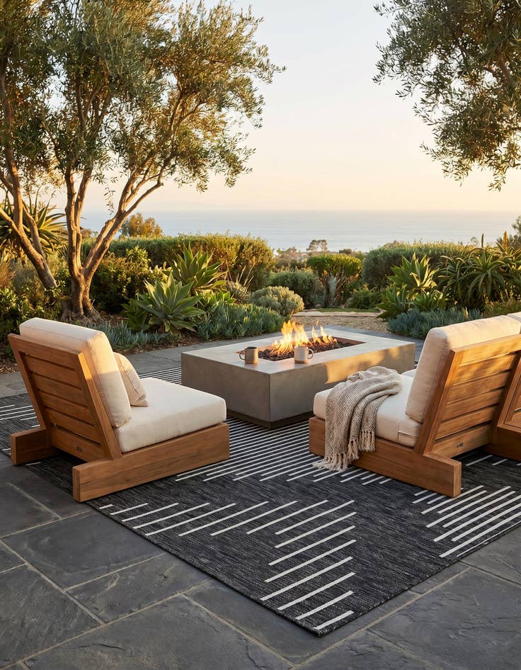 Detail image of 5' 3 x 7' Easy-Clean Modern Indoor / Outdoor Rug