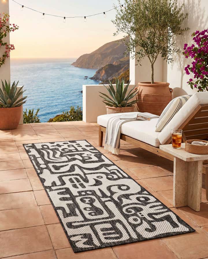 2' x 6' Easy-Clean Modern Indoor / Outdoor Runner Rug