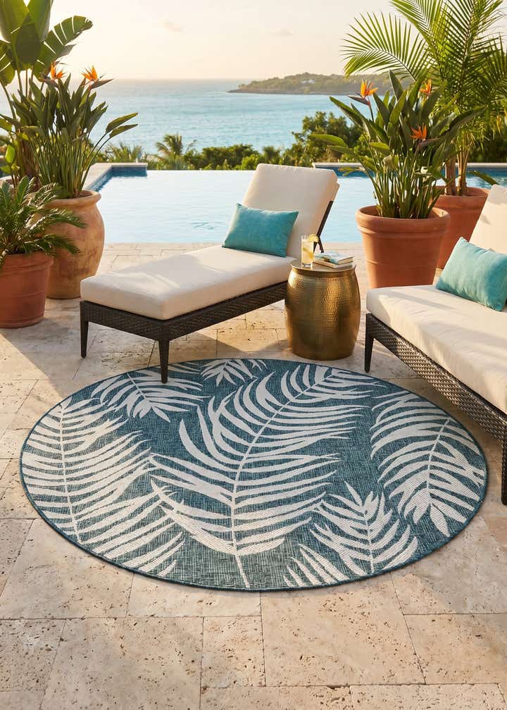 5' 3 x 5' 3 Easy-Clean Botanical Indoor / Outdoor Round Rug