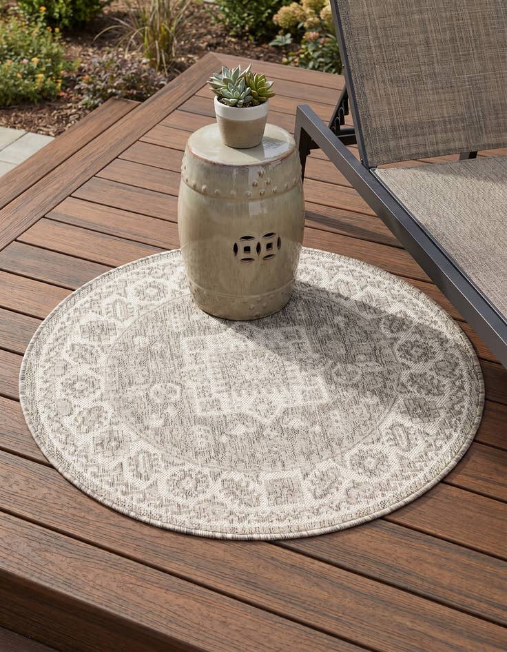 Detail image of 3' x 3' Easy-Clean Aztec Indoor / Outdoor Round Rug