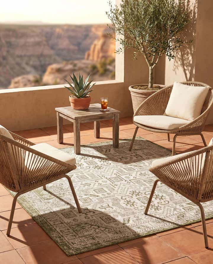 5' 3 x 5' 3 Easy-Clean Aztec Indoor / Outdoor Square Rug