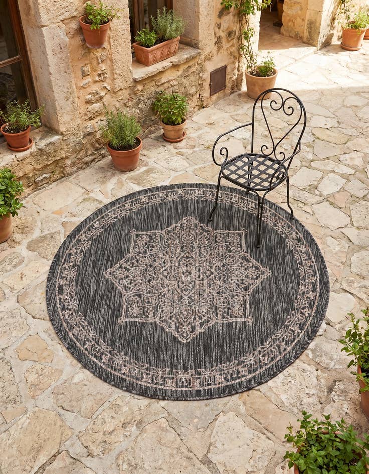 Detail image of 4' x 4' Easy-Clean Traditional Indoor / Outdoor Round Rug