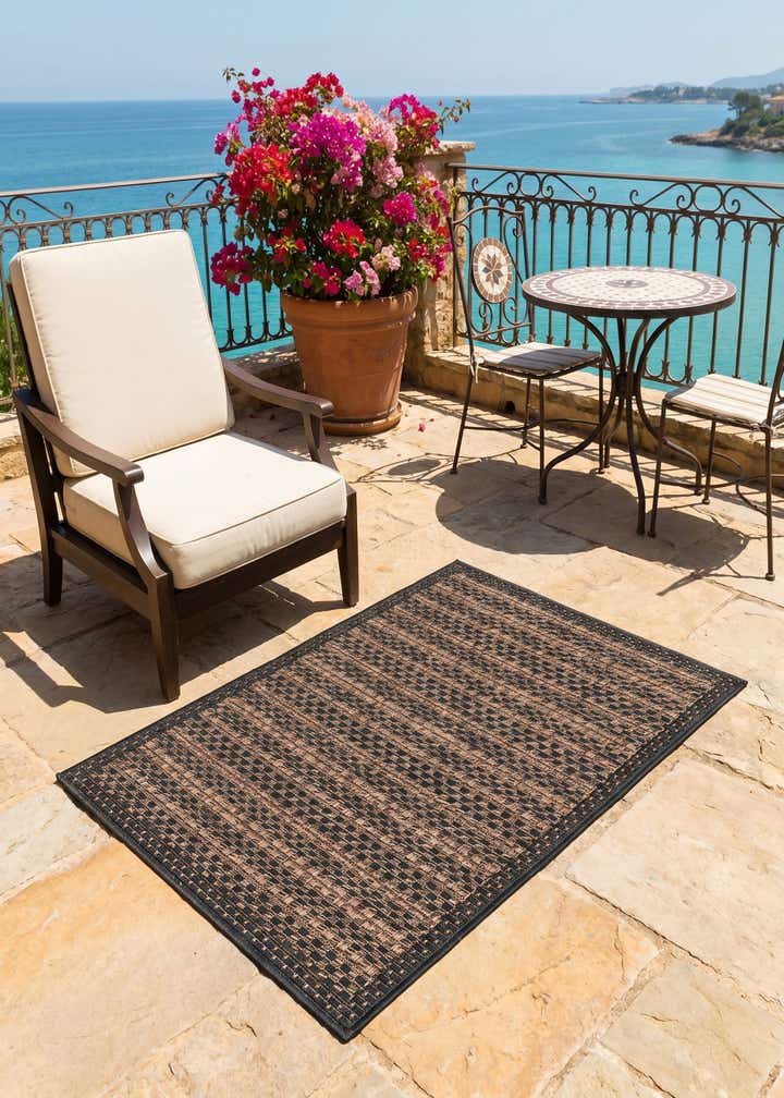 2' 2 x 3' Easy-Clean Border Indoor / Outdoor Rug