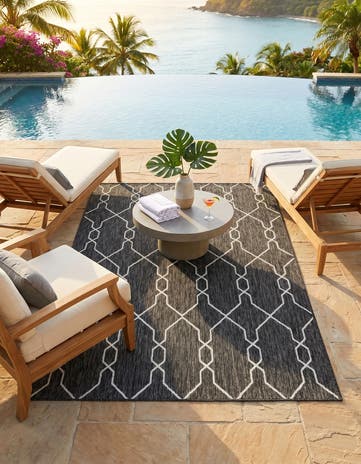 5' 3 x 8' Easy-Clean Lattice Indoor / Outdoor Rug