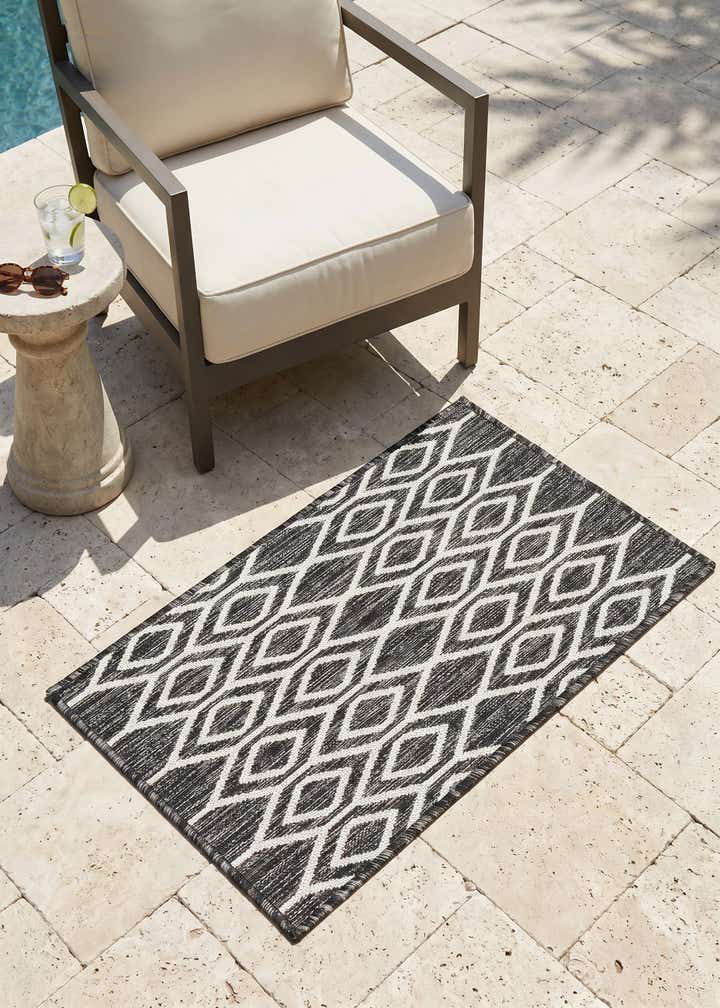 2' x 3' Easy-Clean Jill Zarin Turks and Caicos Indoor / Outdoor Rug