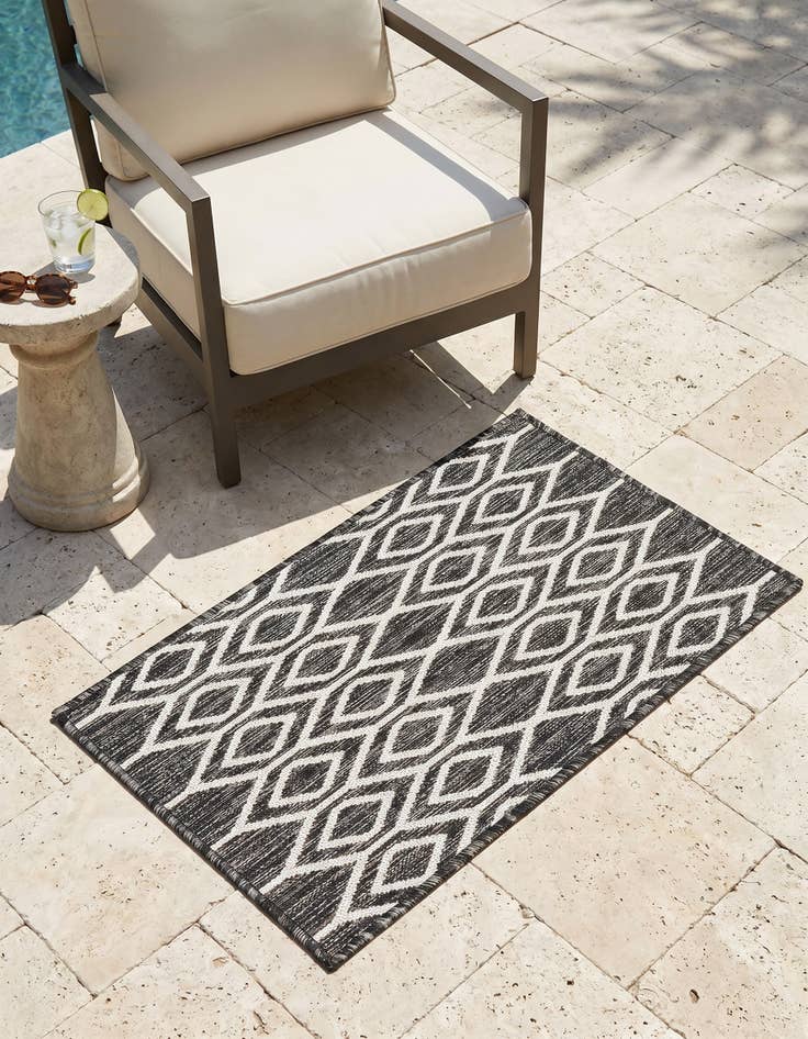 Detail image of 2' x 3' Easy-Clean Jill Zarin Turks and Caicos Indoor / Outdoor Rug